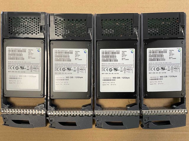 Netapp (naj-1501) - 24x 900 gb sas hybrid double controlller storage array - afbeelding 8 van  10