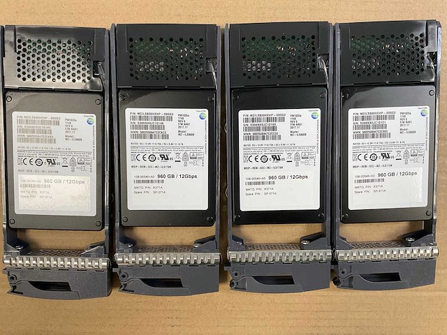 Netapp (naj-1501) - 24x 900 gb sas hybrid double controlller storage array - afbeelding 9 van  10