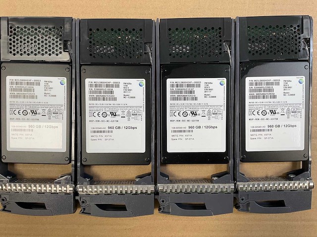 Netapp (naj-1501) - 24x 900 gb sas hybrid double controlller storage array - afbeelding 10 van  10