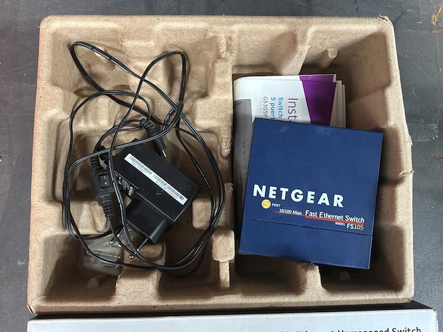 Netgear 300 ethernet switch - afbeelding 4 van  5