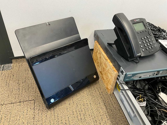 Netgear, cisco switches en kabels - afbeelding 3 van  11
