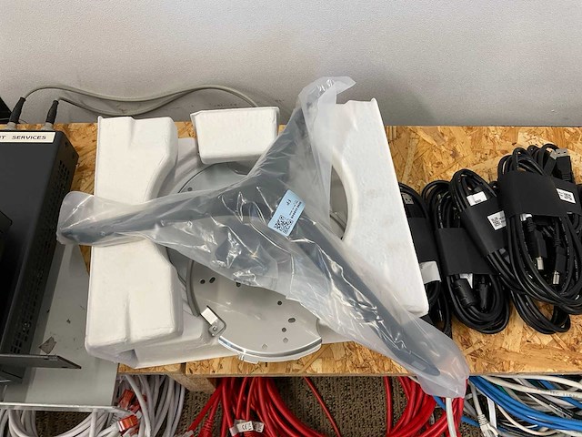 Netgear, cisco switches en kabels - afbeelding 7 van  11