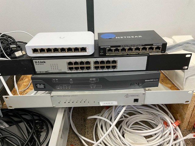 Netgear, cisco switches en kabels - afbeelding 10 van  11