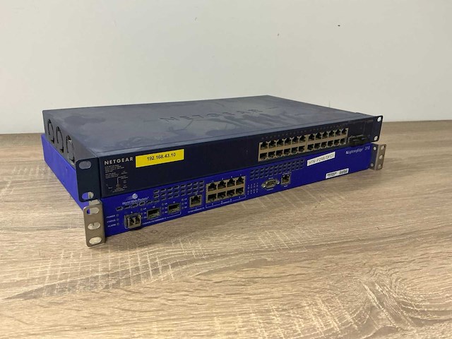 Netgear/lightning edge 19" switch (2x) - afbeelding 1 van  3