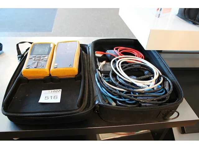 Netwerkkabelcertificeringstester fluke dtx-1800 met bijbehorende smart remote in koffer. - afbeelding 1 van  4