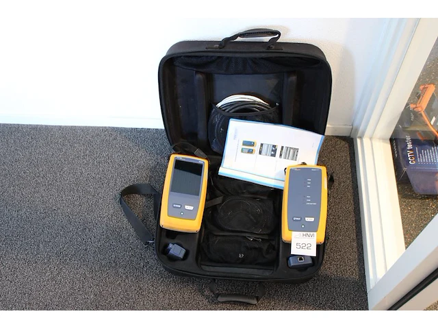 Netwerkkabeltestset fluke dsx5000 versiv in koffer. - afbeelding 1 van  3
