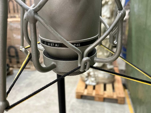 Neumann u87ai-p48 microfoon met statief - afbeelding 6 van  6