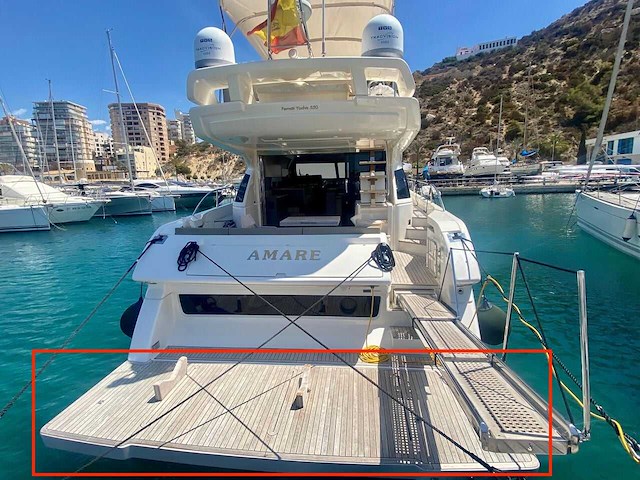New ferretti yachts f550 gray comments teak kit for stern platform - afbeelding 1 van  4