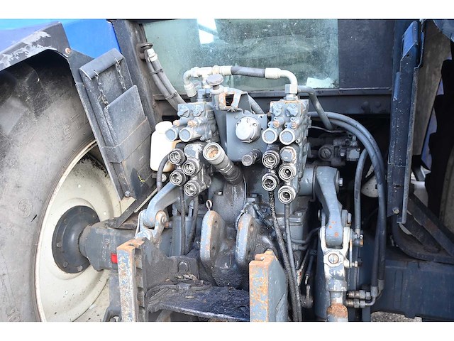 New holland - 1998 - tm135 - vierwielaangedreven landbouwtractor - afbeelding 11 van  33