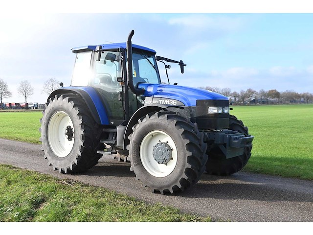 New holland - 1998 - tm135 - vierwielaangedreven landbouwtractor - afbeelding 4 van  33