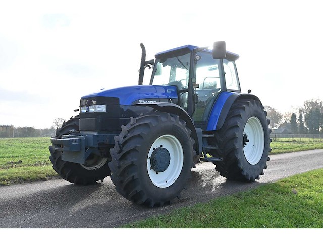 New holland - 1998 - tm135 - vierwielaangedreven landbouwtractor - afbeelding 1 van  33
