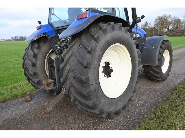 New holland - 1998 - tm135 - vierwielaangedreven landbouwtractor - afbeelding 16 van  33