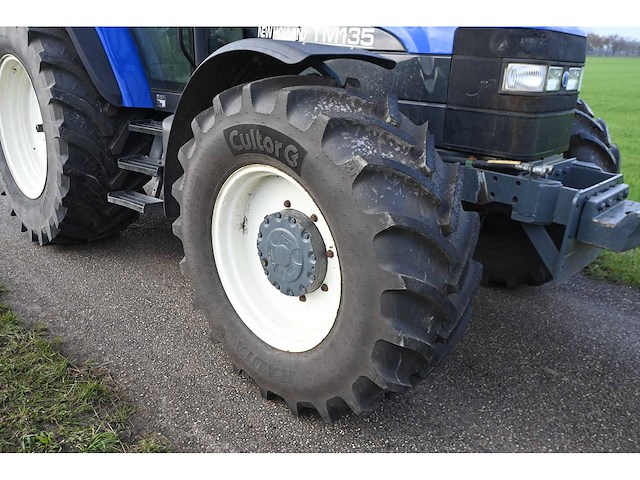 New holland - 1998 - tm135 - vierwielaangedreven landbouwtractor - afbeelding 17 van  33