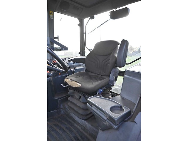 New holland - 1998 - tm135 - vierwielaangedreven landbouwtractor - afbeelding 19 van  33