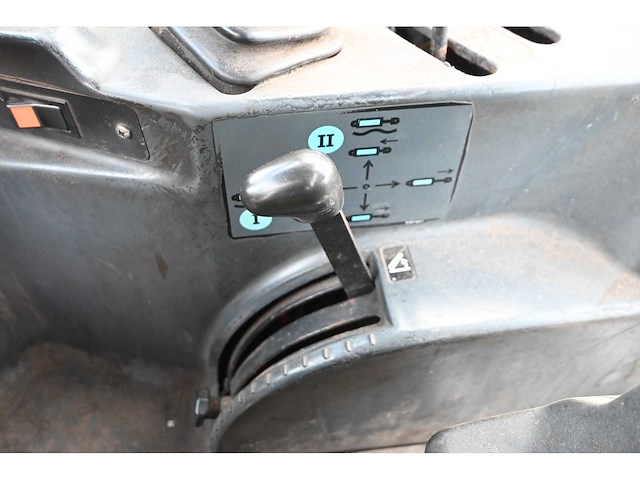 New holland - 1998 - tm135 - vierwielaangedreven landbouwtractor - afbeelding 26 van  33