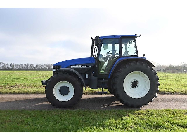 New holland - 1998 - tm135 - vierwielaangedreven landbouwtractor - afbeelding 23 van  33
