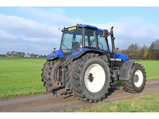 New holland - 1998 - tm135 - vierwielaangedreven landbouwtractor - afbeelding 32 van  33