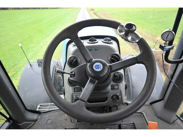 New holland - 2003 - tg230 - vierwielaangedreven landbouwtractor - afbeelding 22 van  35