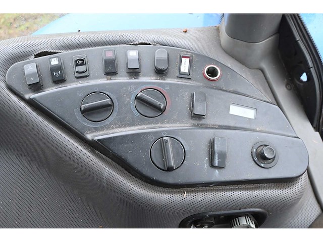 New holland - 2003 - tg230 - vierwielaangedreven landbouwtractor - afbeelding 18 van  35