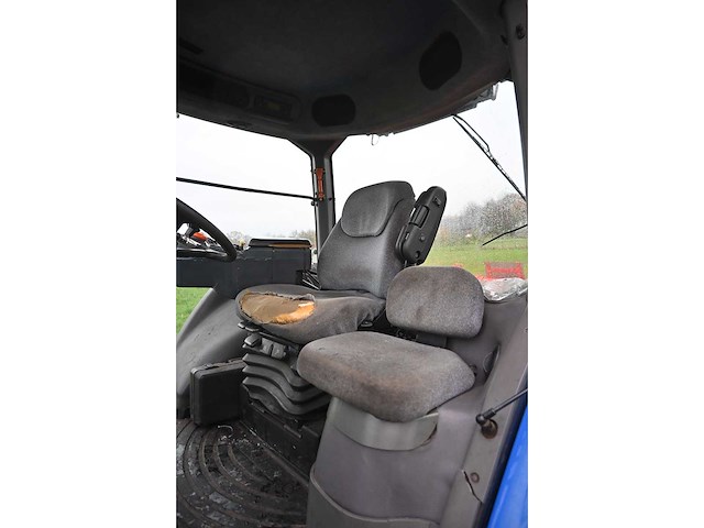 New holland - 2003 - tg230 - vierwielaangedreven landbouwtractor - afbeelding 24 van  35