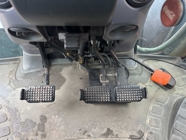 New holland - 2006 - ts125a - tractor met herder kmu180 maaier - afbeelding 5 van  10