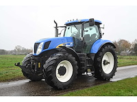 New holland - 2007 - t7030 - vierwielaangedreven landbouwtractor