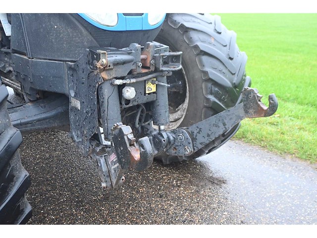 New holland - 2007 - t7030 - vierwielaangedreven landbouwtractor - afbeelding 7 van  35
