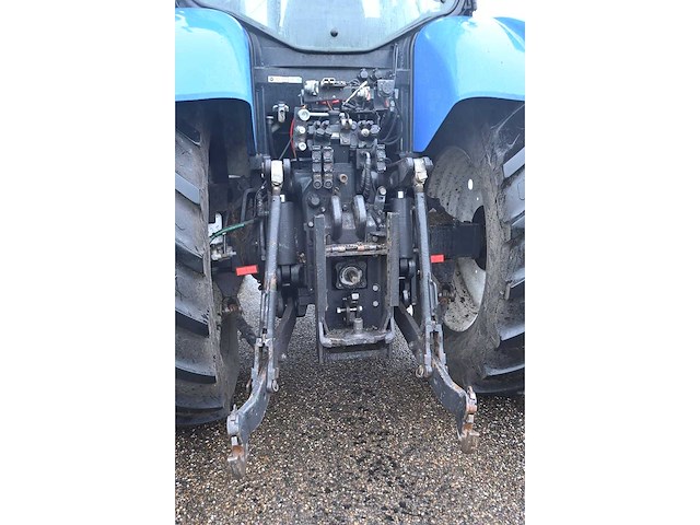 New holland - 2007 - t7030 - vierwielaangedreven landbouwtractor - afbeelding 9 van  35