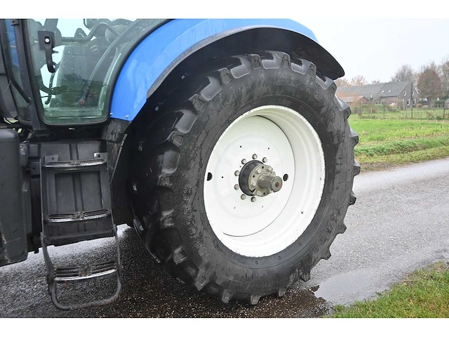 New holland - 2007 - t7030 - vierwielaangedreven landbouwtractor - afbeelding 14 van  35
