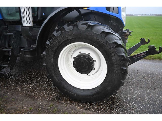 New holland - 2007 - t7030 - vierwielaangedreven landbouwtractor - afbeelding 16 van  35