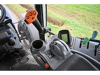 New holland - 2007 - t7030 - vierwielaangedreven landbouwtractor - afbeelding 25 van  35