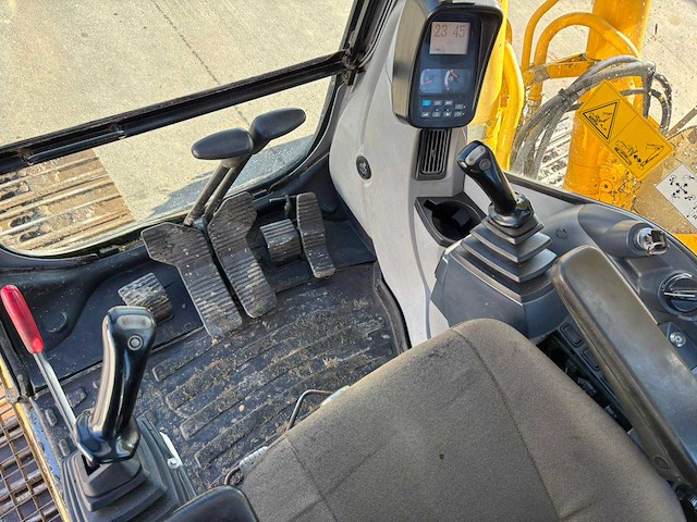 New holland - 2008 - e215b - rupsgraafmachine - afbeelding 5 van  23