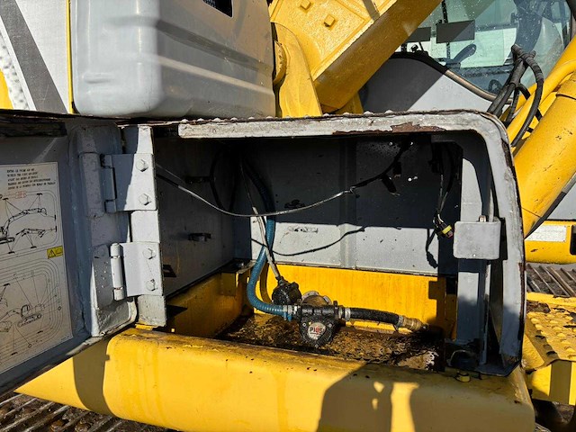 New holland - 2008 - e215b - rupsgraafmachine - afbeelding 13 van  23