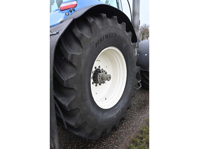 New holland - 2011 - t7070 - vierwielaangedreven landbouwtractor - afbeelding 10 van  39