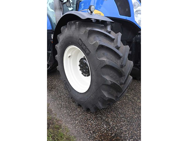 New holland - 2011 - t7070 - vierwielaangedreven landbouwtractor - afbeelding 11 van  39