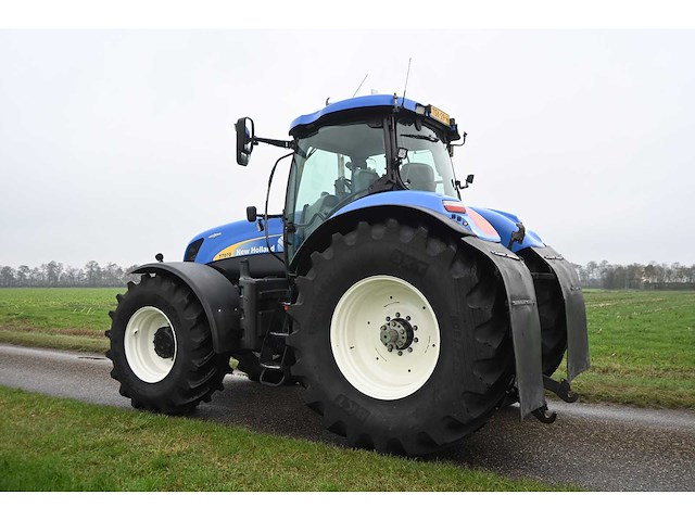 New holland - 2011 - t7070 - vierwielaangedreven landbouwtractor - afbeelding 34 van  39
