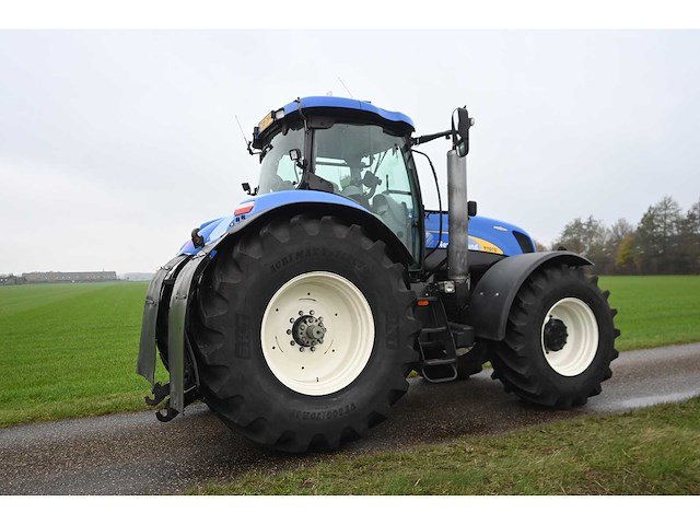 New holland - 2011 - t7070 - vierwielaangedreven landbouwtractor - afbeelding 37 van  39