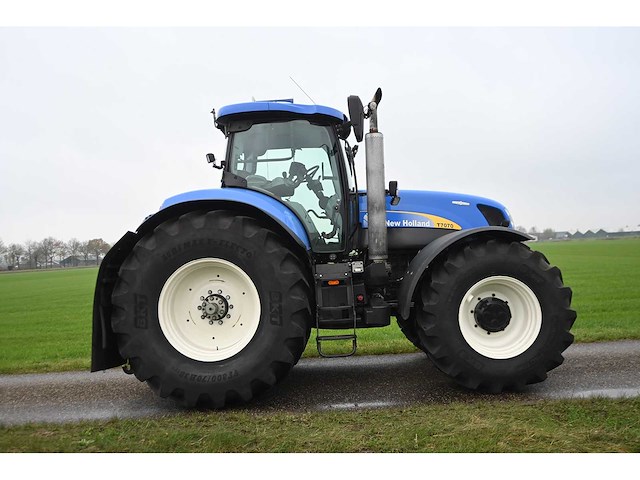 New holland - 2011 - t7070 - vierwielaangedreven landbouwtractor - afbeelding 38 van  39
