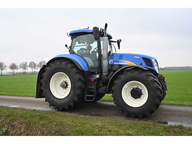 New holland - 2011 - t7070 - vierwielaangedreven landbouwtractor - afbeelding 39 van  39