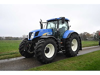 New holland - 2011 - t7070 - vierwielaangedreven landbouwtractor