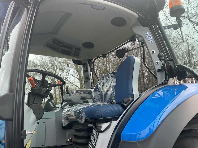 New holland - 2023 - t6.145 - vierwielaangedreven landbouwtractor - afbeelding 31 van  53