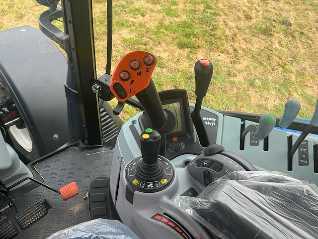 New holland - 2023 - t6.145 - vierwielaangedreven landbouwtractor - afbeelding 43 van  53