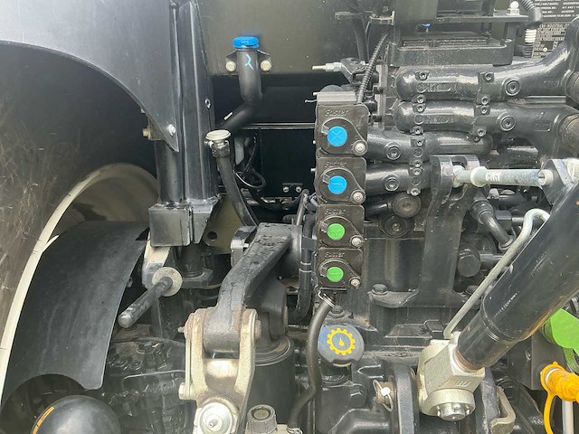 New holland - 2023 - t6.145 - vierwielaangedreven landbouwtractor - afbeelding 8 van  48