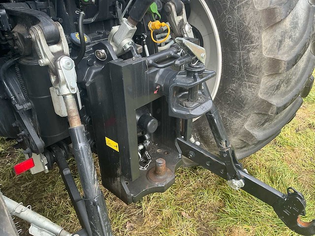 New holland - 2023 - t6.145 - vierwielaangedreven landbouwtractor - afbeelding 15 van  48