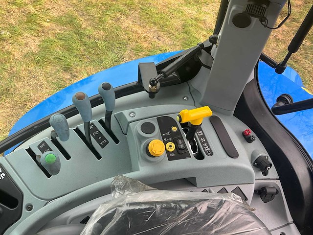 New holland - 2023 - t6.145 - vierwielaangedreven landbouwtractor - afbeelding 34 van  48