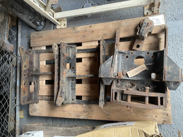 New holland - ford - fiat achterbrug trekhaak slede (3x) - afbeelding 1 van  4