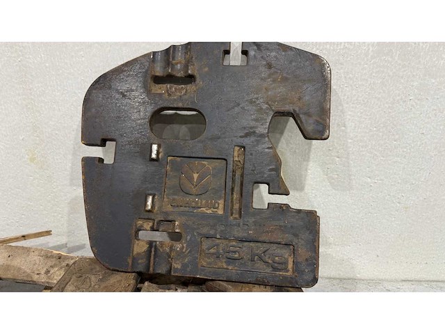 New holland 45kg frontgewicht (12x) - afbeelding 2 van  6
