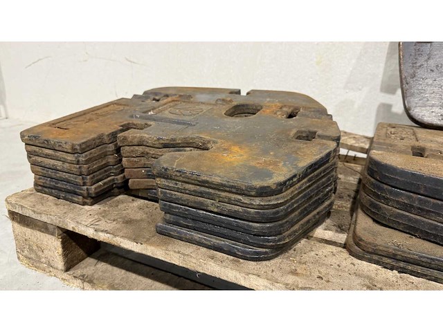 New holland 45kg frontgewicht (12x) - afbeelding 5 van  6