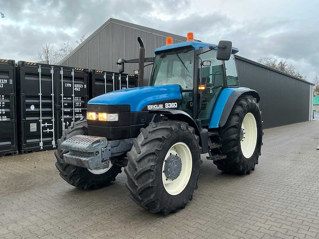 New holland 8360 vierwielaangedreven landbouwtractor - afbeelding 1 van  46