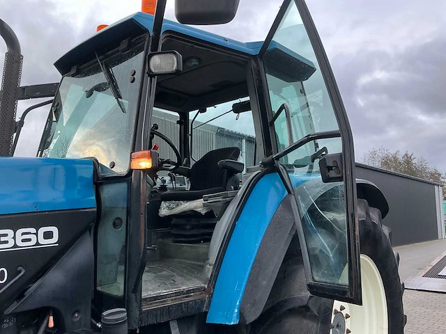 New holland 8360 vierwielaangedreven landbouwtractor - afbeelding 14 van  46